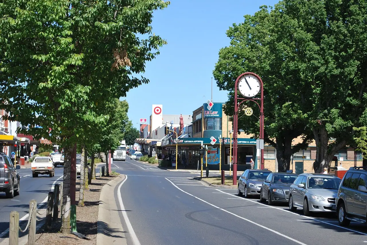 Murray St (Princes Highway), the main street of Colac, Victoria